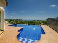 Coastal Villa with Pool -  Ferienhäuser