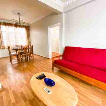 Stylish 1-Bed Opposite Queen’s Park Savannah Others