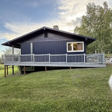Watch the Northern Lights from the Deck and the Jacuzzi! Roast by a Cozy Fire!