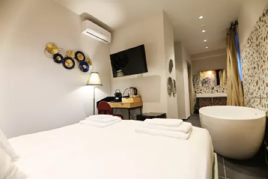Noah Gate Hotel & Suites