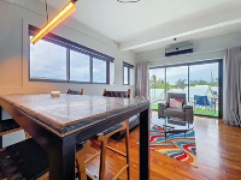 Blue Waves by dodo et Croissant