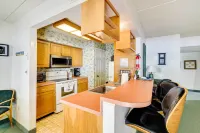 1 Mi to Big Boulder: Lakefront Unit w/ Pool Access - balcony