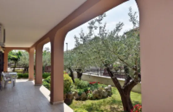 Apartment With Terrace & Lovely Garden