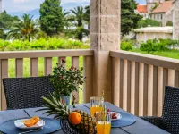 Janie in Splitska with 4 bedrooms and 2 bathrooms Hotels in Splitska