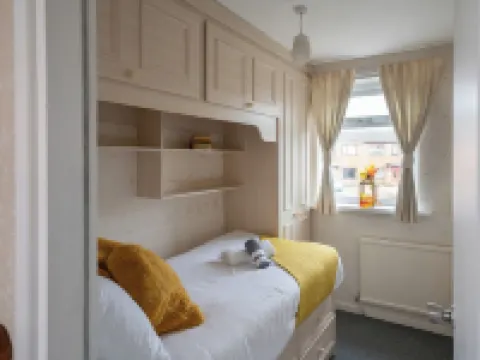 Spacious 3 Bedroom Home in Westhoughton Hotels in Bolton