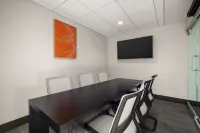 Holiday Inn Express & Suites Phoenix - Midtown by IHG