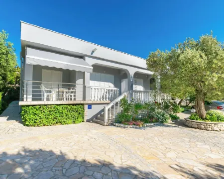 Apartments Anka Hoteles en Kampor