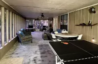 Negreet Retreat#2 Clean Waterfront Midlake Toledo Bend Sleeps 12 with Hot Tub