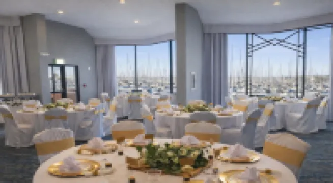 Holiday Inn Express & Suites VENTURA HARBOR by IHG