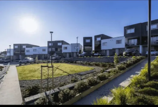 Cozy Room in Modern House Near Auckland Airport Hotels near Mangere