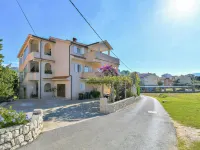Apartments Mirjana V Hotels in Lopar