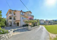 Apartments Mirjana V - 3 tähden