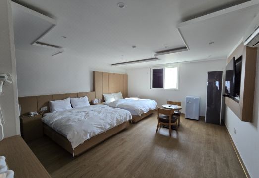 외부 전경 및 주차장 2