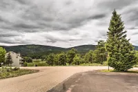 Mountain-View Angel Fire Condo: Walk to Skiing - Gym