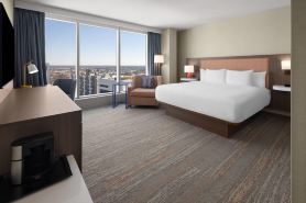La Quinta Inn & Suites by Wyndham Jamaica NYC/JFK AirTrain