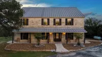 The Point Serene Hill Country Views with Pool & Hot Tub