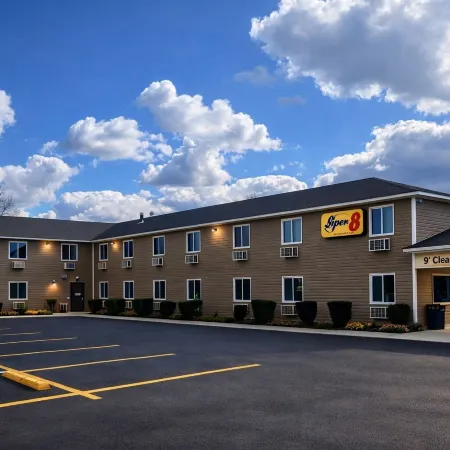 Super 8 by Wyndham Lewiston