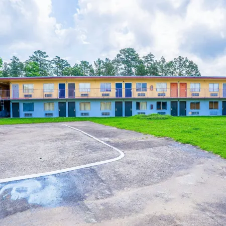 Economy Inn Livingston by OYO TX US 59