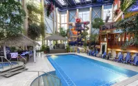 L'Hôtel Québec par JARO - piscine