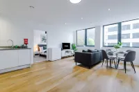 NEW Stylish Apartment Amazing Location Sleeps 4