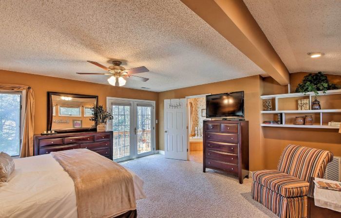 Hayesville Bungalow w/ Porch & Forest Views!