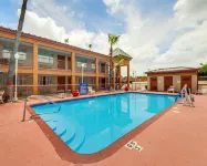 Econo Lodge Inn & Suites
