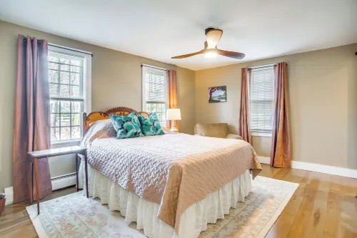 4 Mi to Inkwell Beach: Home in Oak Bluffs! - 3-Star