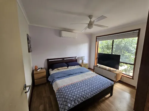 Charming 3-Bedroom House in Meadow Heights - Perfect Family Retreat - บังกะโล