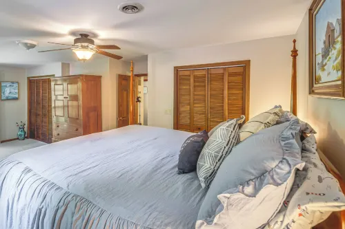 Waterfront Lake Barkley Home w/ Deck & Fire Pit! - Parvekkeita