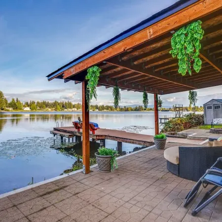 Serene 3BR Home in Kent With Modern Comforts