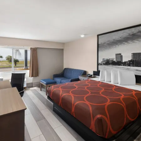 Super 8 by Wyndham Biloxi