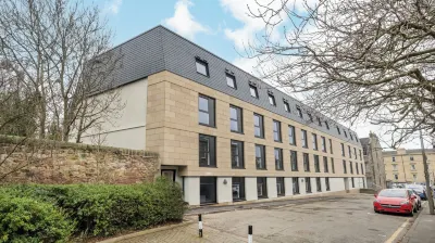 Student Only Straits Place Hotels in Newington