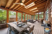 Lake Geneva Escape 4BR Arcade Fire Pit and Deck