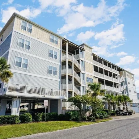 2000sq ft Ocean View Villa, Steps to the Beach, Small Pool & Hot Tub. 4 King Bed