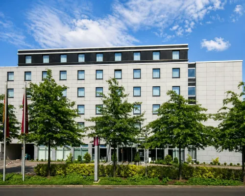 Sunday Dusseldorf Nord Hotels near Rath