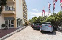 Hotel London - parkir