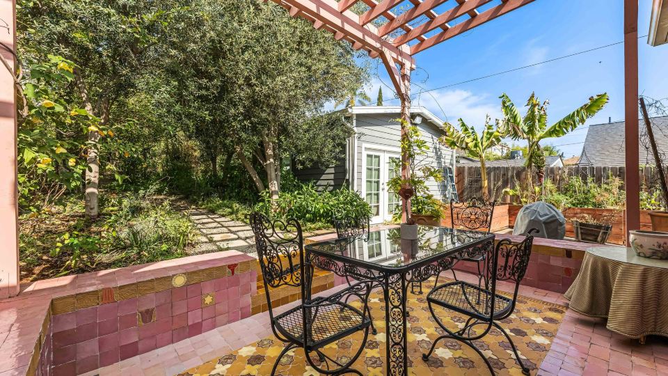 Silver Lake Cottage in the Garden Hideaway