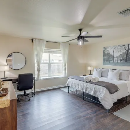 8 Mi to Fort Cavazos! Modern Home w/ Fire Pit