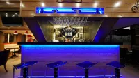 END GLORY HOTEL - bar