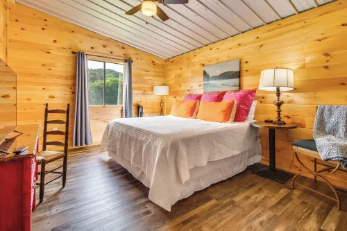 Melbourne Home w/ Fire Pit on the White River! - 3-Star