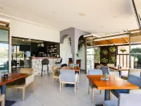 Mikes Kanarium City Hotel Các khách sạn ở Larnaca