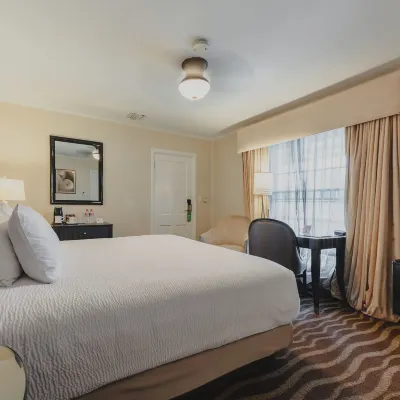 Coast Village Inn Các khách sạn gần Cầu tàu Stearns