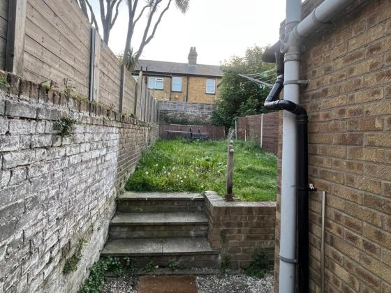 3 Bed House Sleeps 6 -Enclosed Garden-Free Parking