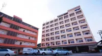P.A. Place Hotel - parking