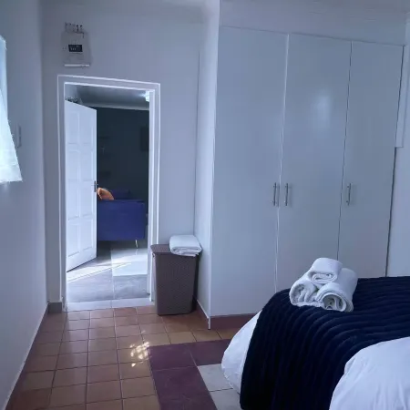 Apartment 2 - Charming Private Apartment in Roodepoort with Garden & Pool