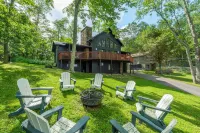 6 Br Cabin Hot Tub Fire Pit Min to Hatley Pointe - 3-Star