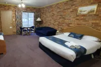 Pines Country Club Motor Inn - 3-Star
