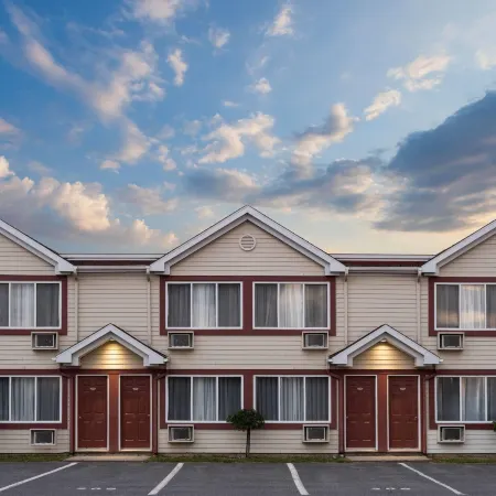 Travelodge by Wyndham Drummondville