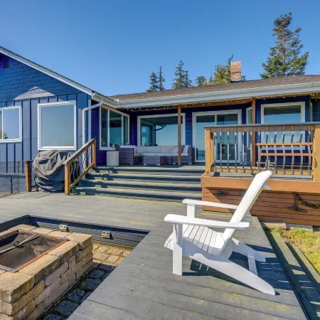 Mtn-view Camano Island Retreat Overlooking Beach