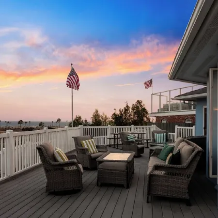 Oceanview home walking distance to beach, pier & short drive to downtown Ventura